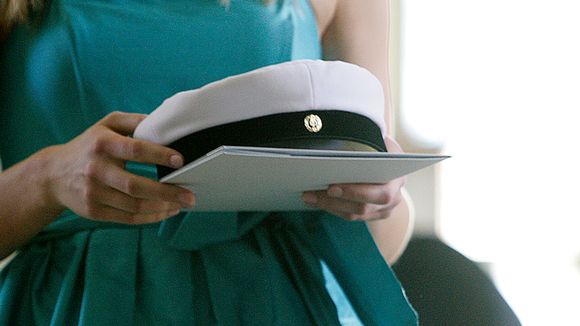 Видео: Ylioppilaslakki ja todistus.